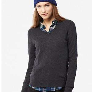 Uniqlo 100% Extra Fine Merino V-neck Sweater NWT
